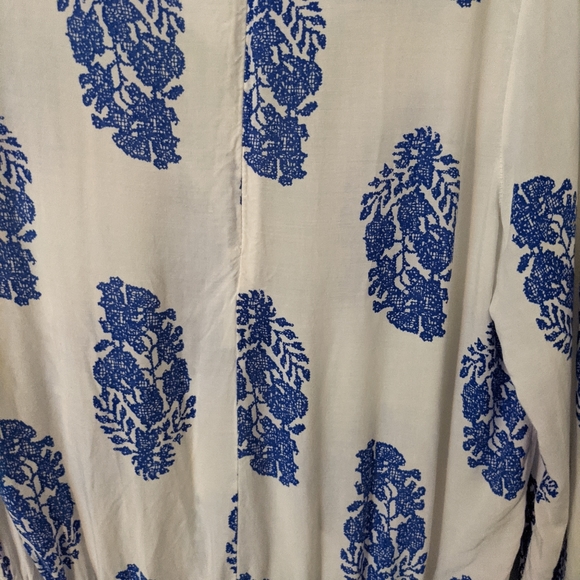 Pre-Worn White and Blue Romper XL with Korean label 🏷️ OBO - Picture 13 of 14